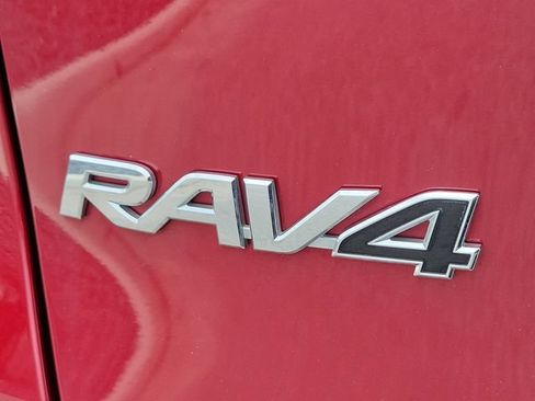 Used 2021 Toyota RAV4 XLE Premium FWD image 7