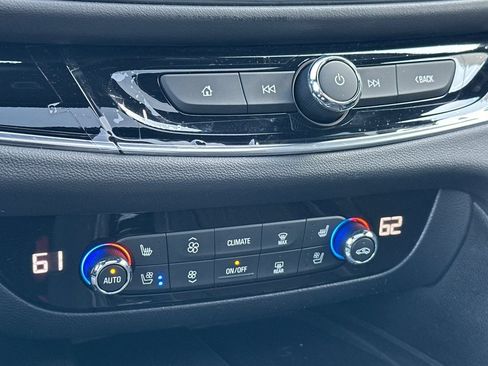 Certified 2024 Buick Enclave Avenir FWD image 30