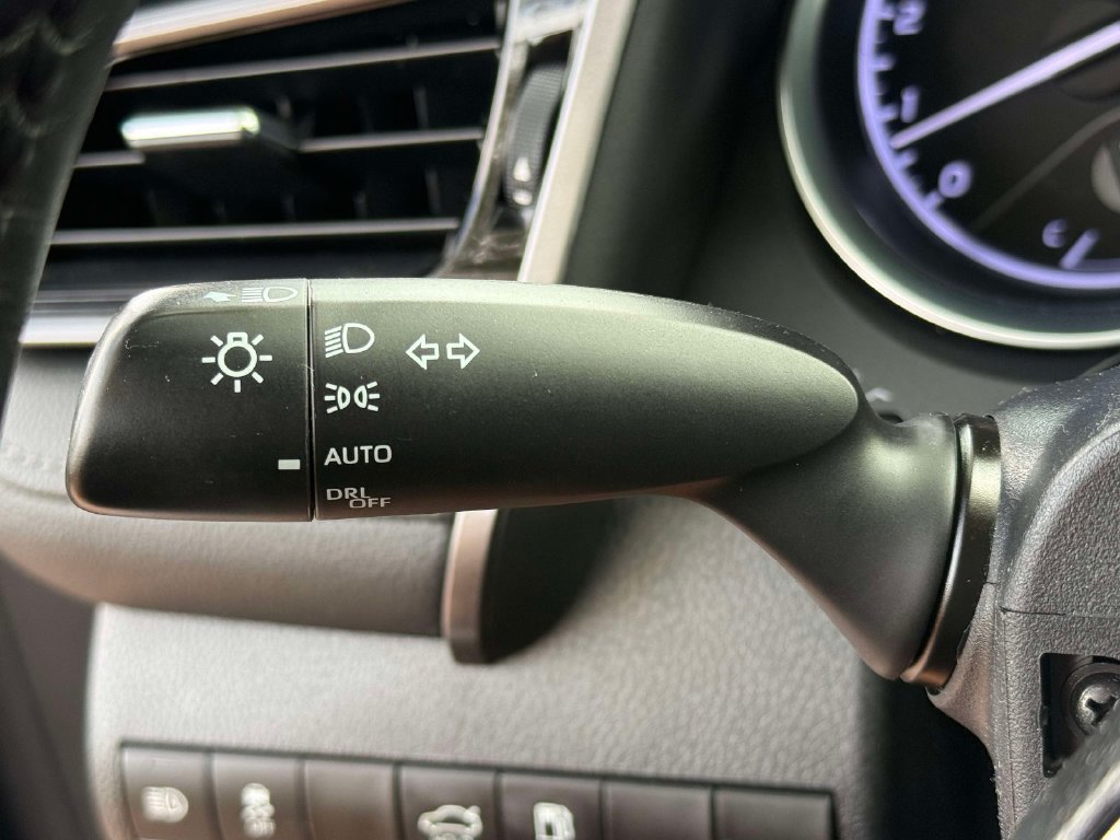 Used 2020 Toyota Camry SE FWD image 24