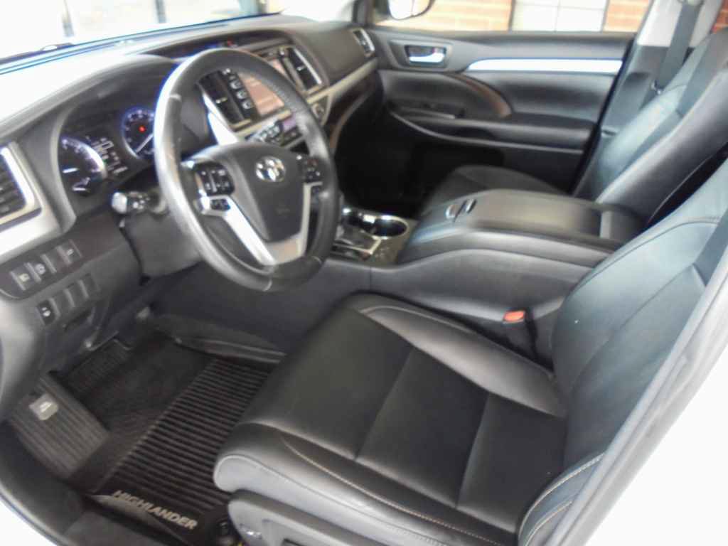 Used 2019 Toyota Highlander XLE AWD/4WD image 7