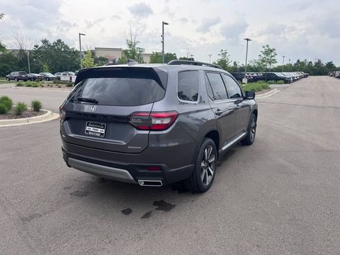 Used 2023 Honda Pilot Touring image 4