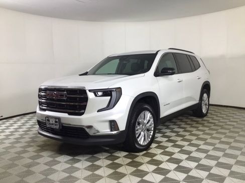 Used 2024 GMC Acadia Elevation w/ Luxury Package image 3