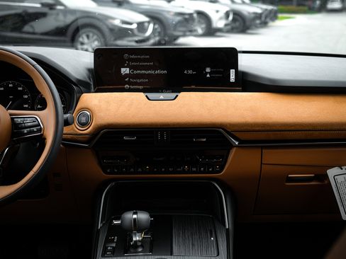 Certified 2025 MAZDA CX-90 3.3 Turbo S w/ Premium Plus image 17