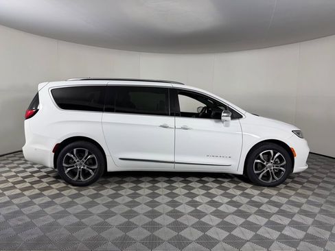 Certified 2024 Chrysler Pacifica Pinnacle image 5