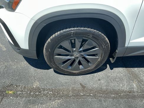 Certified 2024 Volkswagen Taos S FWD image 27