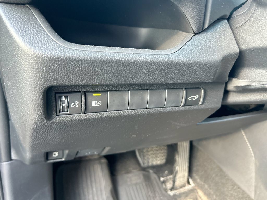 Used 2025 Toyota RAV4 SE AWD/4WD image 14