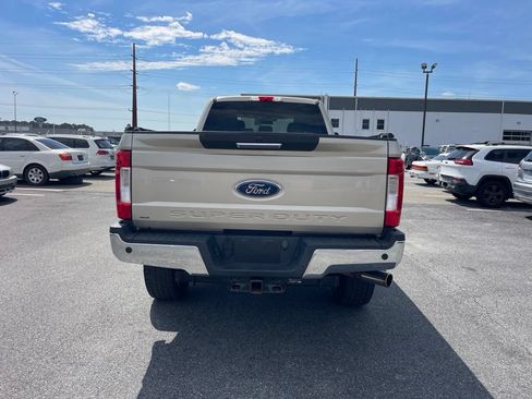 Used 2018 Ford F250 XLT w/ XLT Premium Package AWD/4WD image 4