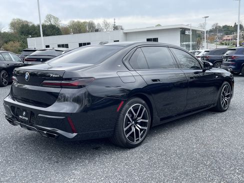 Certified 2025 BMW 760i xDrive w/ Executive Package AWD/4WD image 5