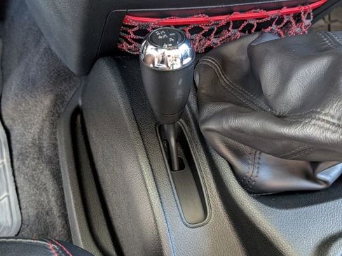 Used 2017 Jeep Wrangler Unlimited Rubicon image 26