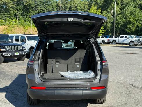 New 2025 Jeep Grand Cherokee L Laredo image 10