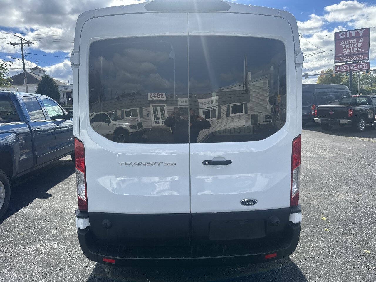 Used 2022 Ford Transit 350 XLT RWD image 3
