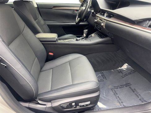 Used 2018 Lexus ES 350 w/ Premier Package image 44