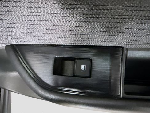 Used 2023 Nissan Rogue S image 31