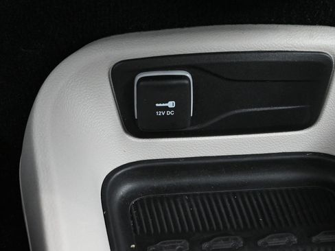 Used 2024 Chrysler Pacifica Touring-L FWD image 22