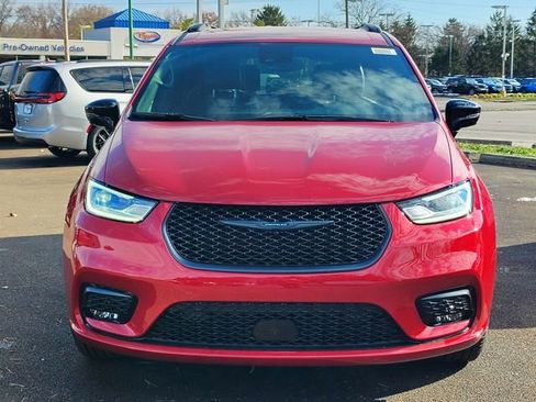 New 2026 Chrysler Pacifica Select w/ S Appearance Package image 36