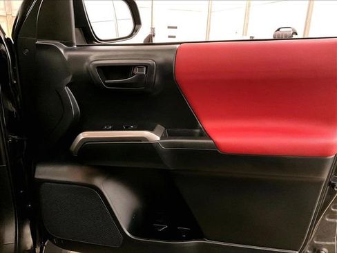 Used 2019 Toyota Tacoma SR5 AWD/4WD image 24