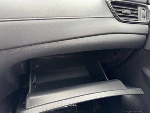 Used 2017 Nissan Rogue SV w/ SV Premium Package image 34