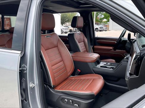 Used 2025 GMC Sierra 3500 Denali Ultimate AWD/4WD image 9