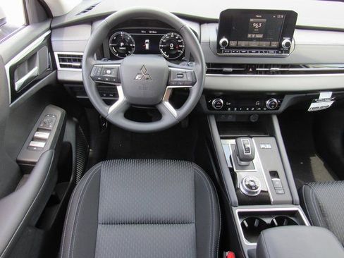 New 2025 Mitsubishi Outlander ES AWD/4WD image 10