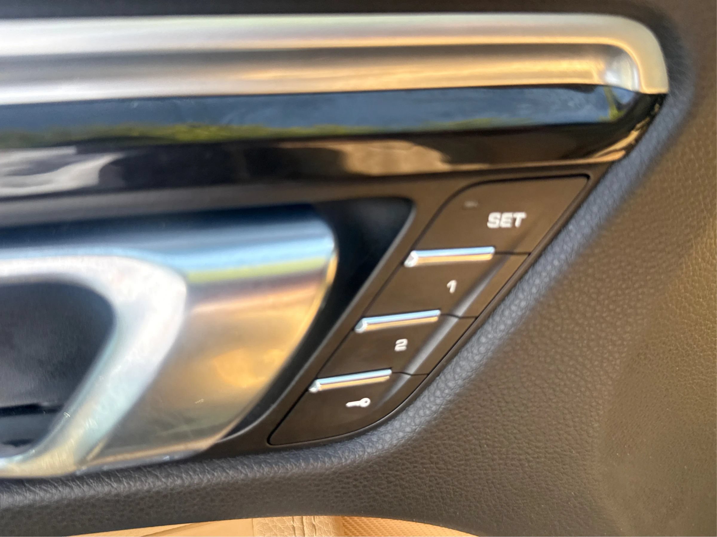 Used 2018 Porsche Macan Sport Edition AWD/4WD image 21