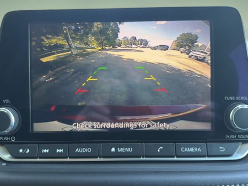 Used 2024 Nissan Rogue S AWD/4WD image 30