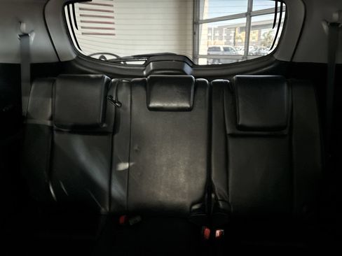 Used 2019 Toyota Highlander SE FWD image 24