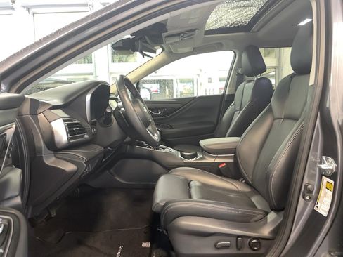 Used 2025 Subaru Outback Touring AWD/4WD image 6