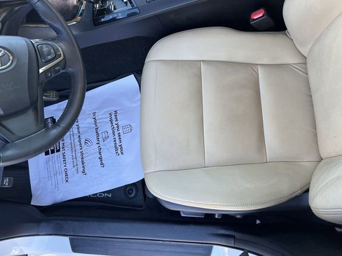 Used 2018 Toyota Avalon XLE Premium image 16