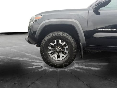 Used 2019 Toyota Tacoma TRD Off-Road w/ TRD Premium Off Road Package AWD/4WD image 14