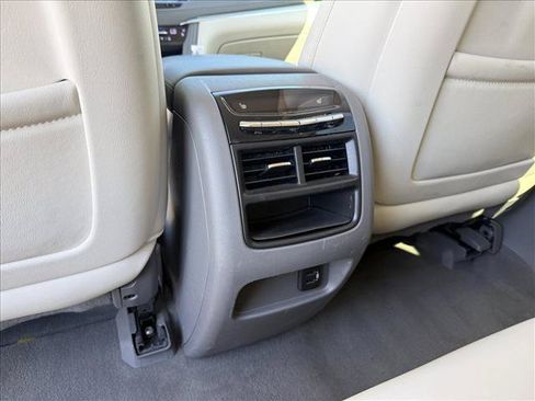 Used 2018 Cadillac XT5 Premium Luxury FWD image 25