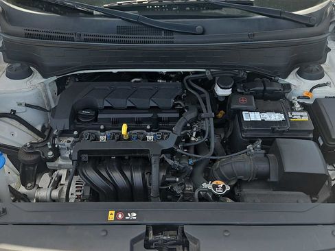 Used 2022 Hyundai Venue SEL FWD image 18