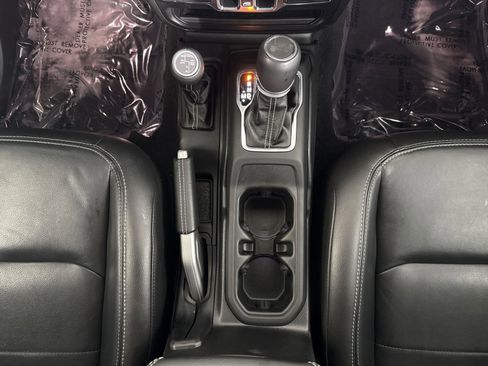 Used 2023 Jeep Wrangler Unlimited Sahara w/ Cold Weather Group AWD/4WD image 22