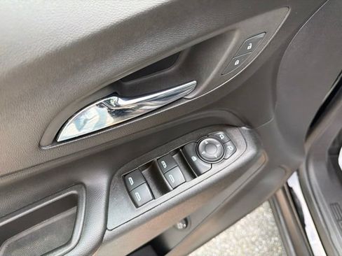 Used 2022 Chevrolet Equinox LT w/ Driver Convenience Package AWD/4WD image 12