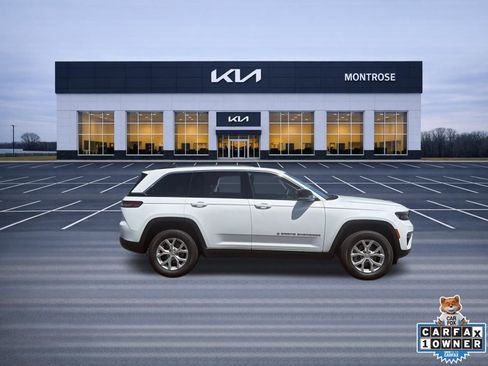 Used 2023 Jeep Grand Cherokee Limited AWD/4WD image 4