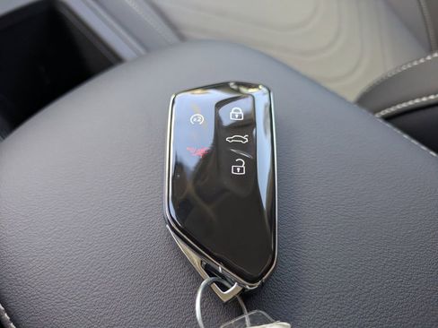 New 2026 Volkswagen Tiguan SE image 28