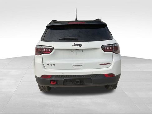 Used 2018 Jeep Grand Cherokee Altitude image 6