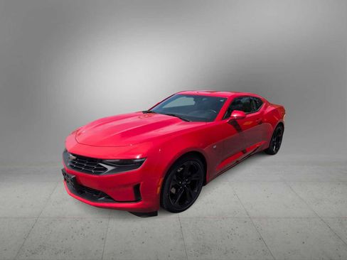 Used 2022 Chevrolet Camaro LT w/ Technology Package RWD image 4