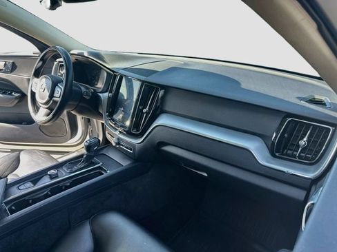 Used 2018 Volvo XC60 T5 Momentum w/ Vision Package AWD/4WD image 30