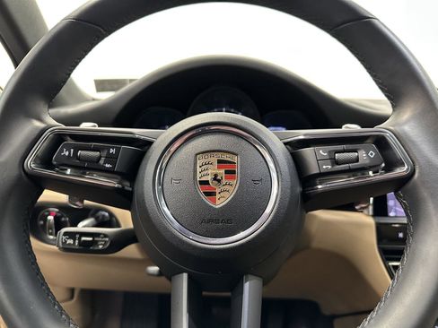 Certified 2025 Porsche Macan image 24