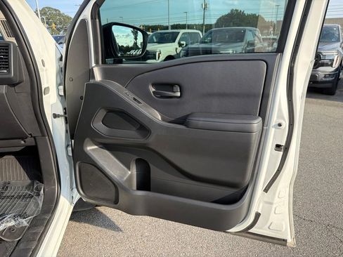 Used 2024 Nissan Frontier S AWD/4WD image 23
