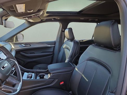 New 2025 Jeep Grand Cherokee L Limited w/ Luxury Tech Group II image 14