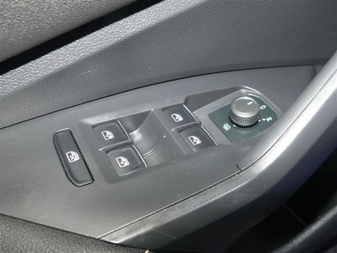 Used 2024 Volkswagen Jetta SE FWD image 20
