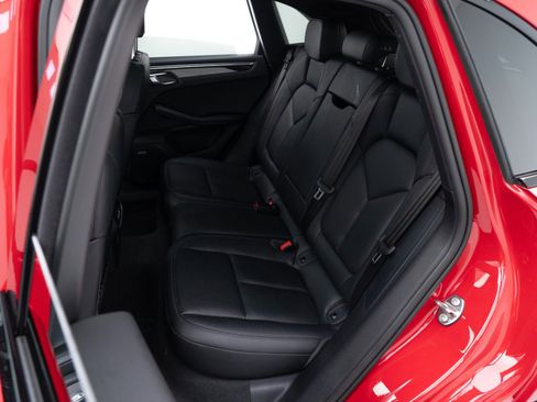 Certified 2025 Porsche Macan image 28