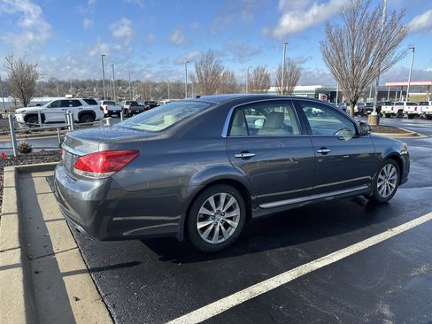 Used 2011 Toyota Avalon Limited image 10