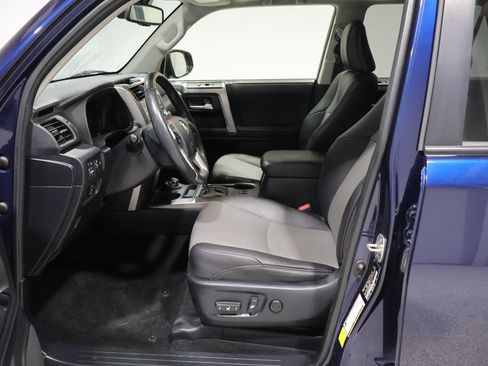 Used 2022 Toyota 4Runner SR5 Premium w/ Moonroof Package AWD/4WD image 10