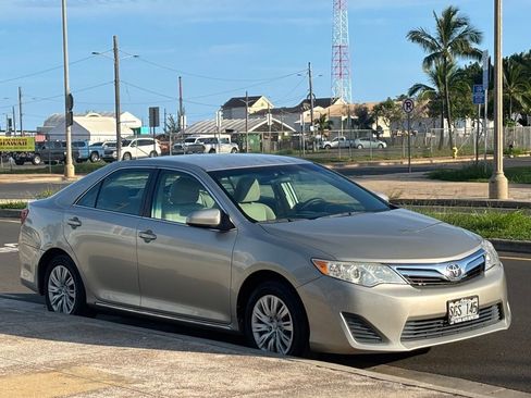Used 2014 Toyota Camry SE FWD image 6