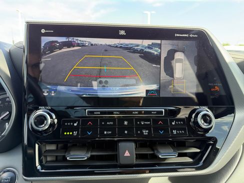 Used 2022 Toyota Highlander Platinum image 29