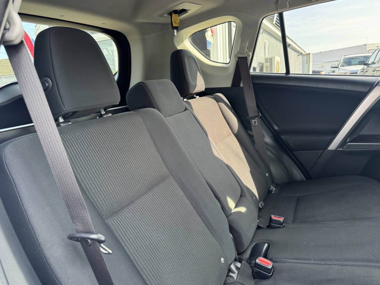 Used 2016 Toyota RAV4 LE AWD/4WD image 30