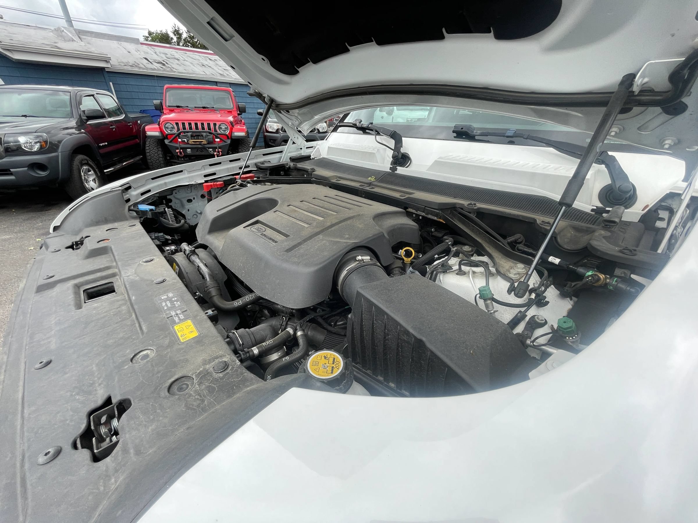 Used 2023 Land Rover Defender 130 SE AWD/4WD image 22