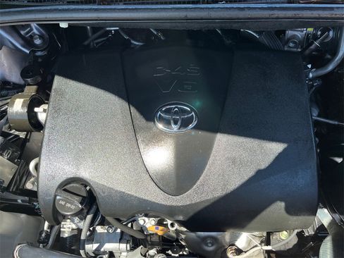 Used 2020 Toyota Sienna L w/ Carpet Mat Package image 34